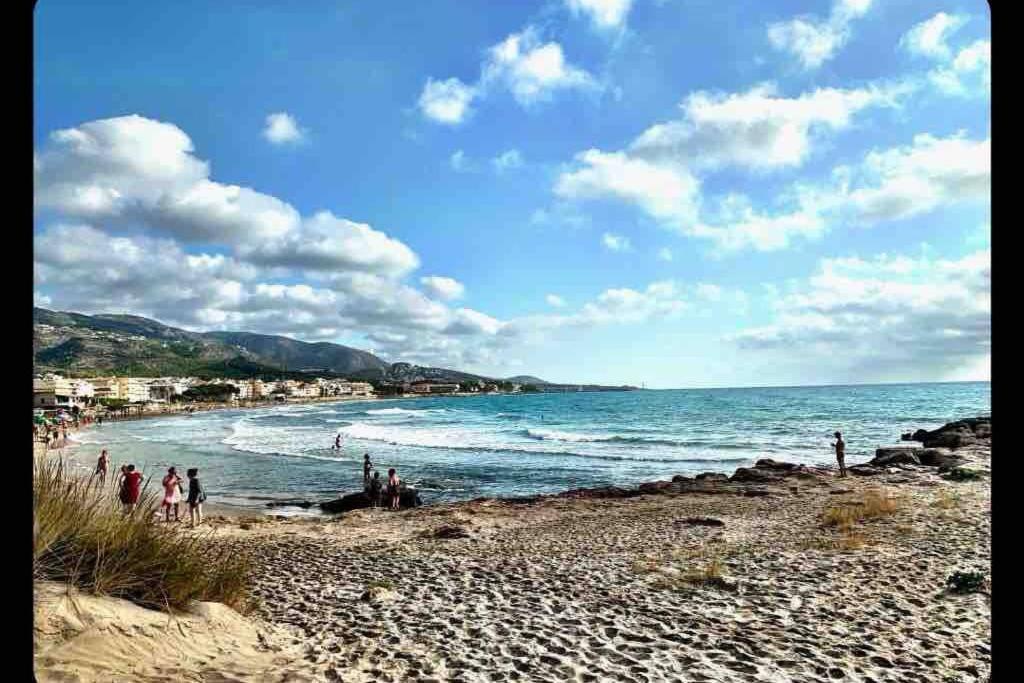 Neu Renoviertes Strandappartment Mit Meerblick 阿尔考斯布里 外观 照片